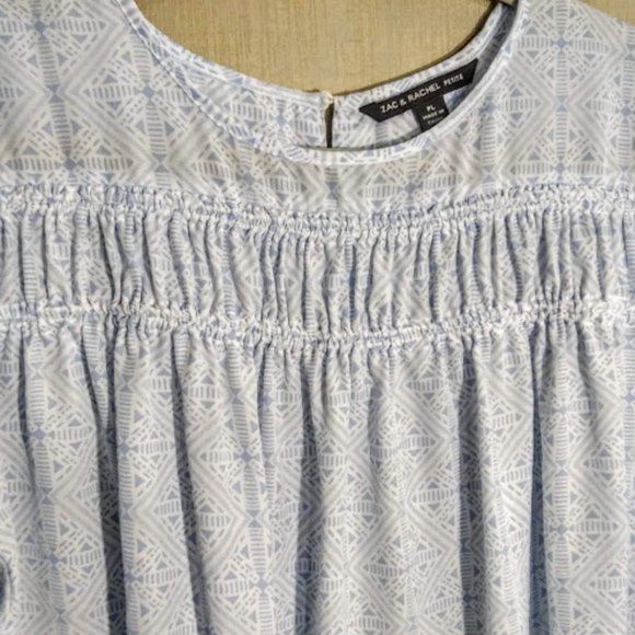 *SMOCKED TOP*BLUE GEOMETRIC PRINT*FLUTTER SLEEVES*WOMEN PETITE LARGE - Picture 2 of 10